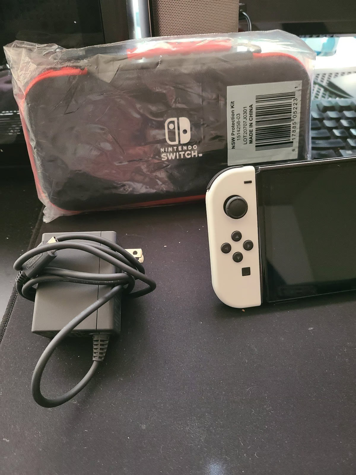 Nintendo Switch OLED bundle- NO BOX 8N36