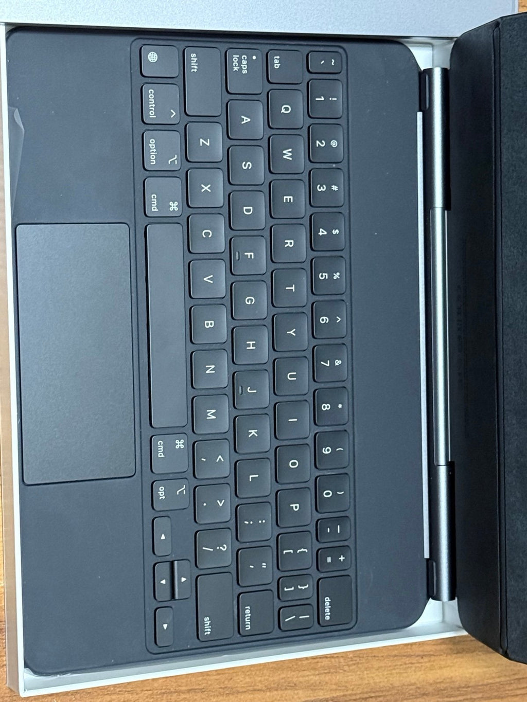 Apple iPad Pro 11 4th Gen 128GB Space Gray WiFi /Apple Magic keyboard 6F38