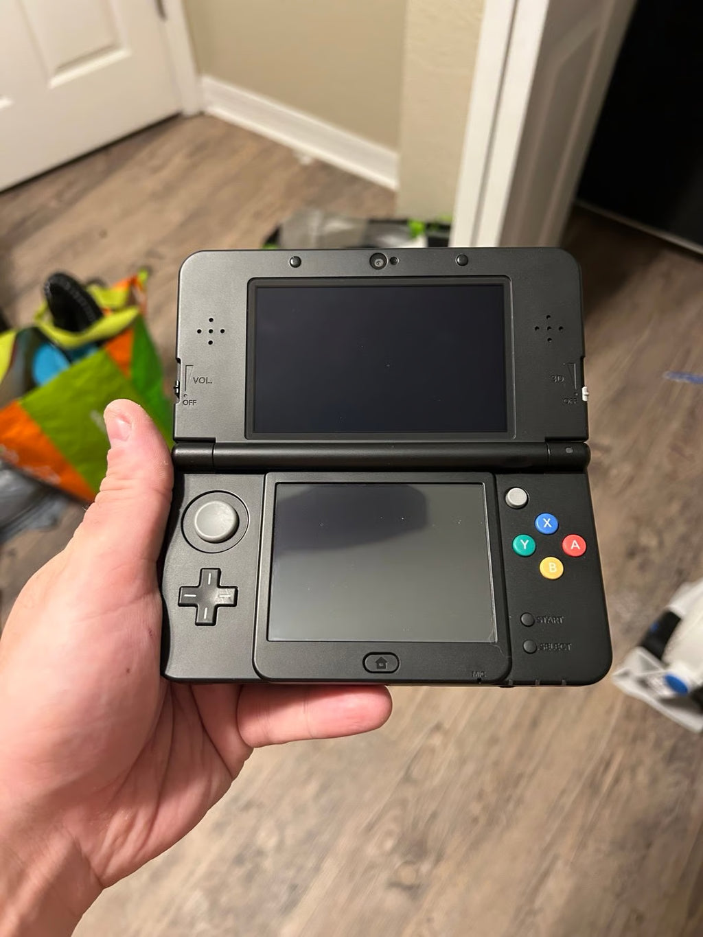 New Nintendo 3DS Super Mario in Black edition