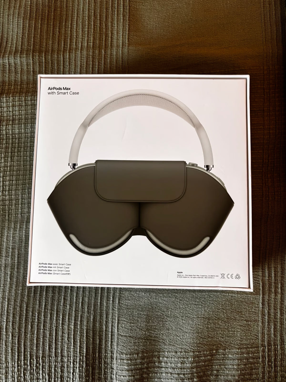 Apple AirPods Max with Smart Case in Green 6Y12