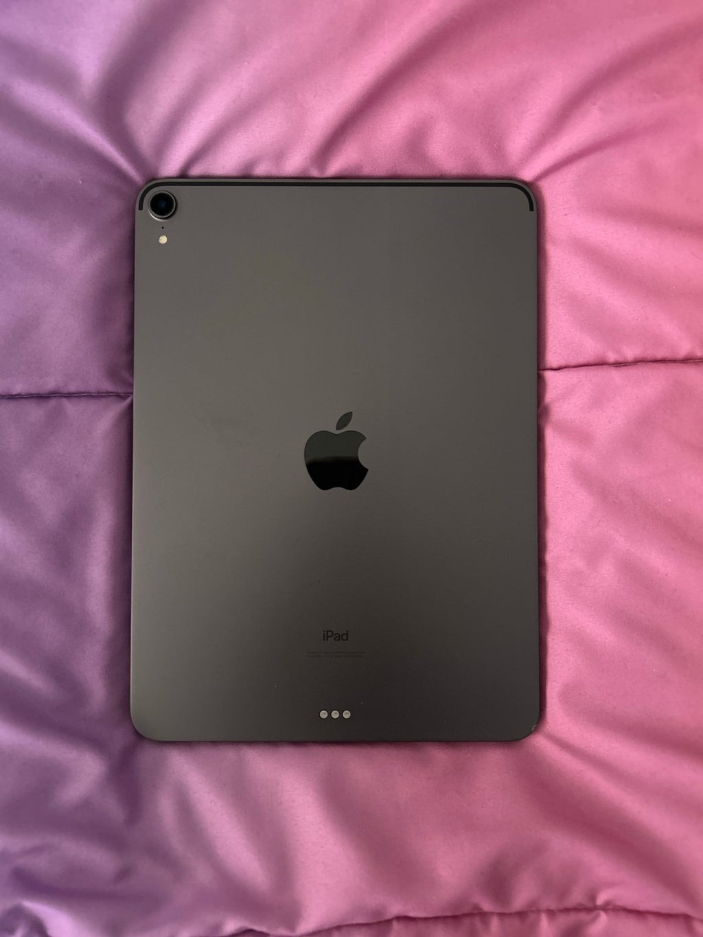 2018 Apple 11-inch iPad Pro Wi-Fi 256GB - Space Gray (3rd Generation) + Case 1G89