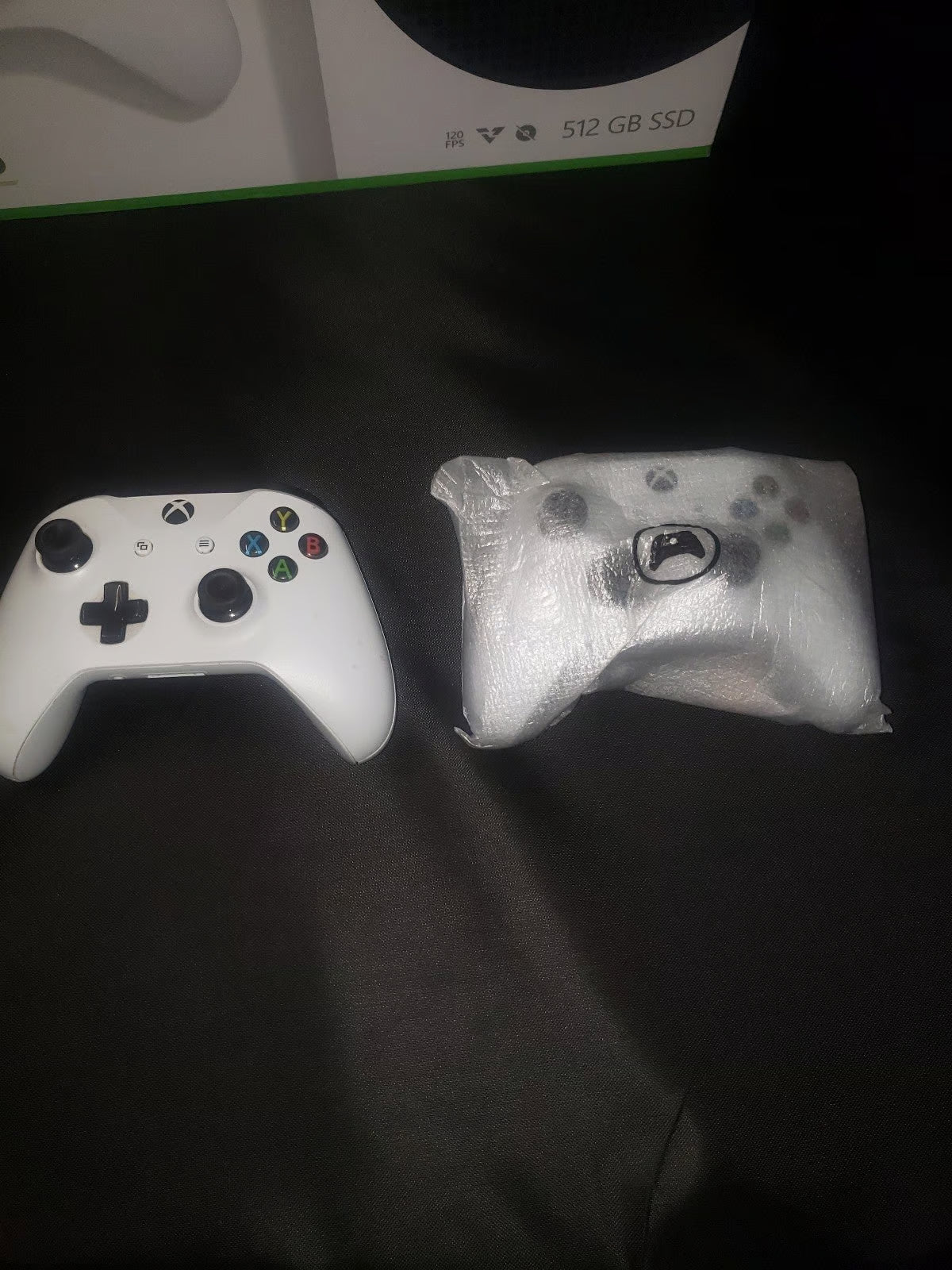 Xbox Series S Bundle extra controller and 2 Rocket Fish Rechargeable Batteries 5E77
