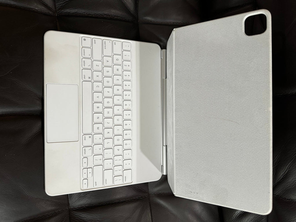 ipad pro 5th gen 12.9 inch 2TB w Magic Keyboard 9H13