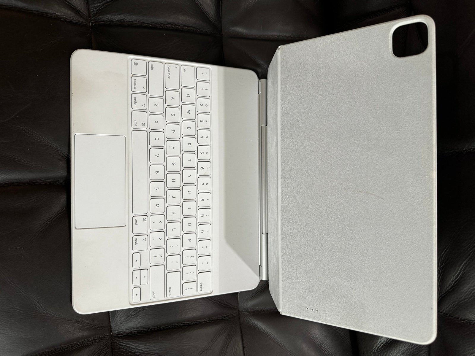 ipad pro 5th gen 12.9 inch 2TB w Magic Keyboard 9H13