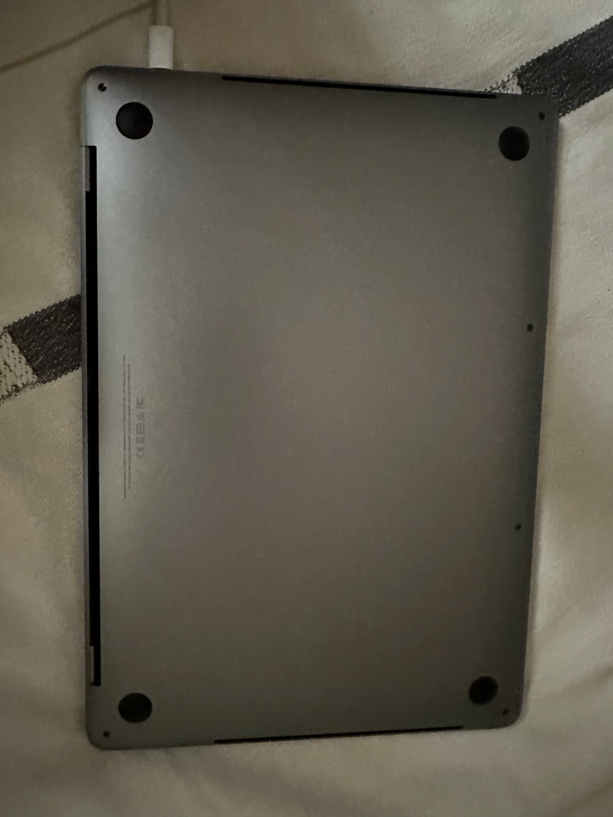 Apple Macbook Pro A1989 13in. Core i5 2.3 GHz  256GB SSD 1W79