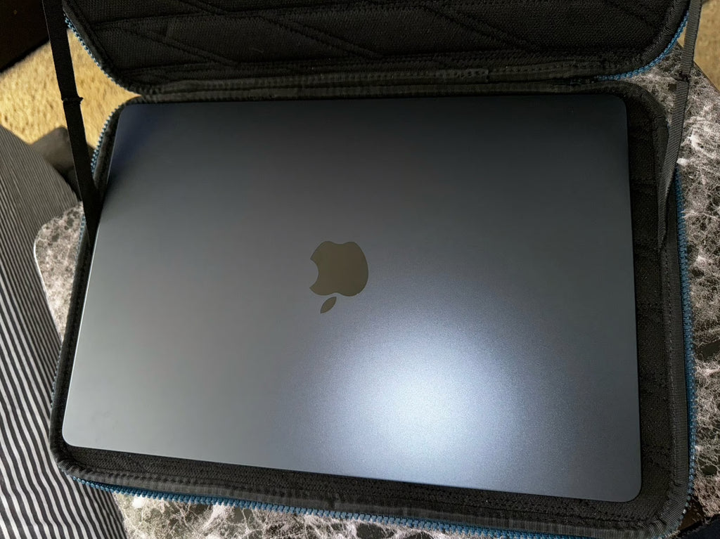 Apple MacBook Air 15in with M2 2X19