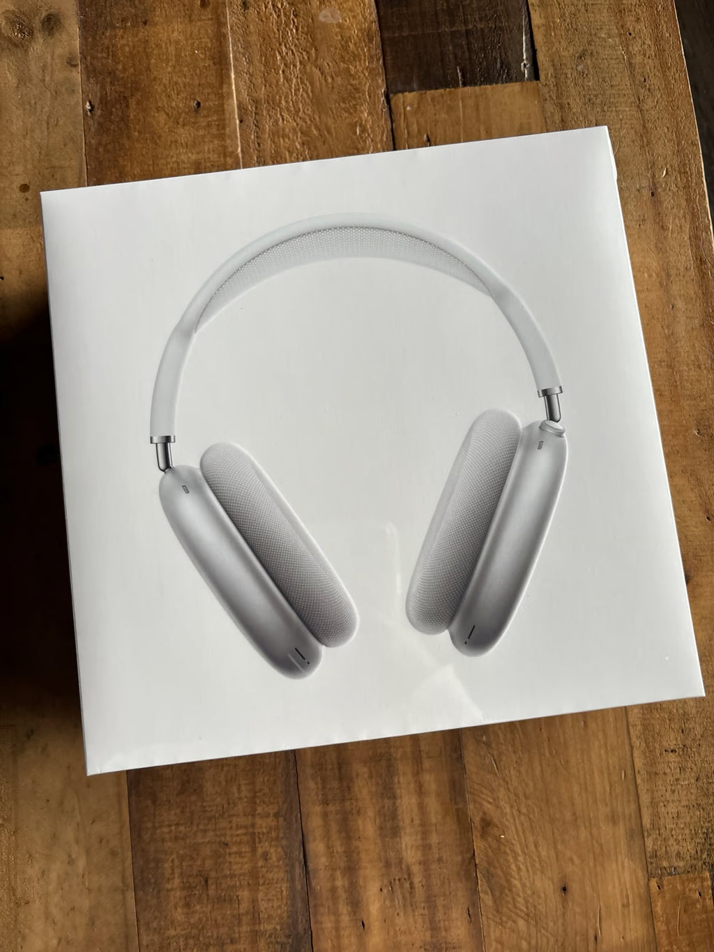 AirPods MAX silver with white headband  and Smart Case 7A11
