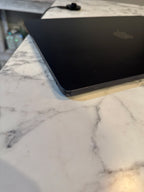 MacBook Air M2 15 inch in Midnight 256gb 8C89