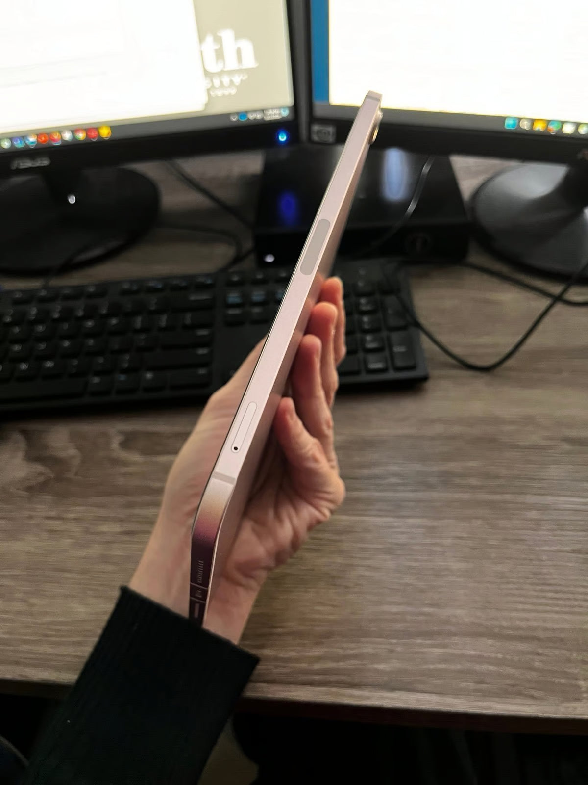 Apple iPad Mini 6 64 gb cellular unlocked! W/ Casetify case! Mint condition! 3E85