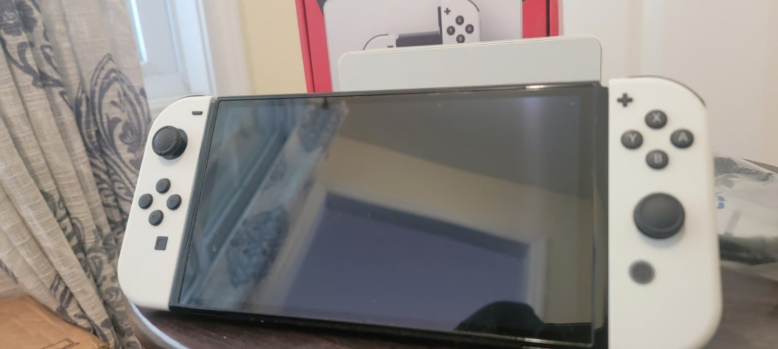 White Nintendo Switch OLED 3U37