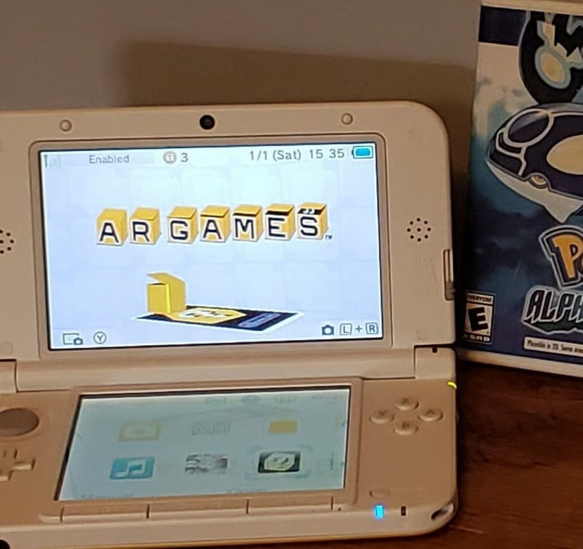 Pikachu 3Ds Nintendo special pikachu yellow edition XL* only used twice*