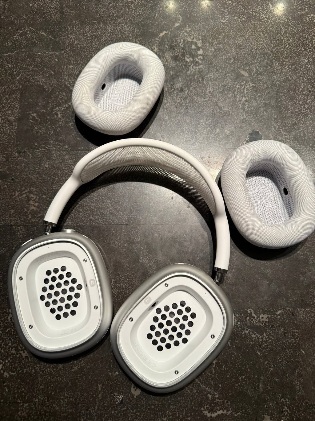 AirPods Max Silver (1st Generation) 6H16