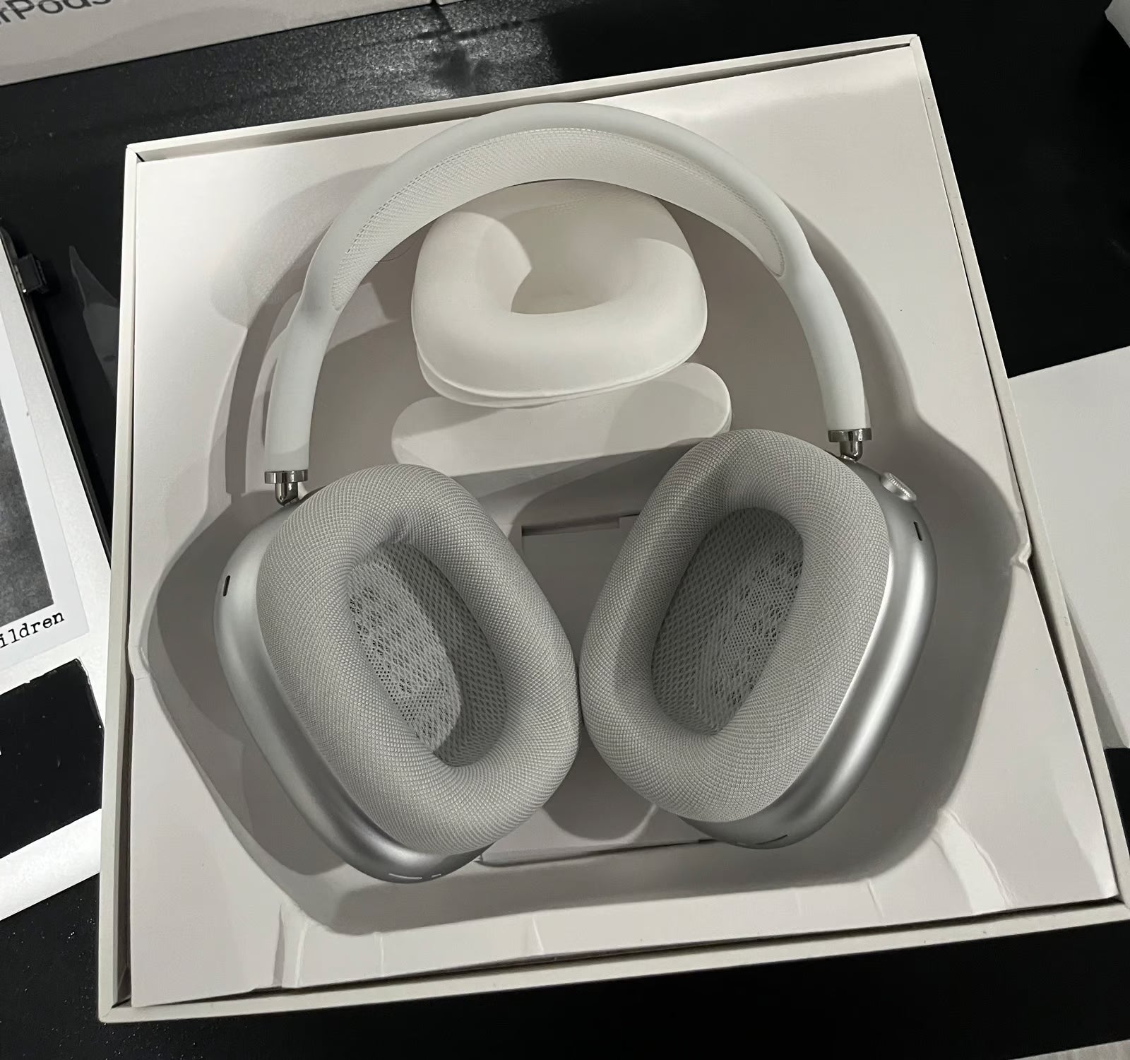 Apple AirPods Max in Silver 6G62
