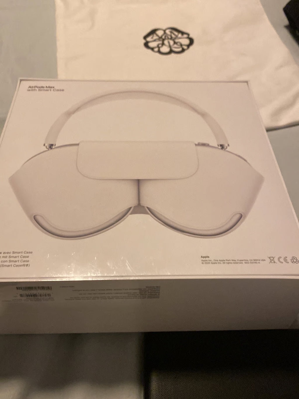 airpods max white & silver 9K55