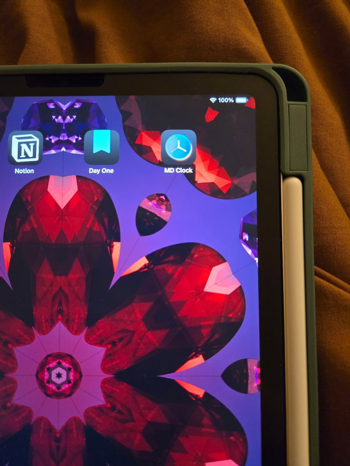 Apple iPad Air 5th Generation 256 GB in Starlight with Apple Pencil 2nd Gen 1P52