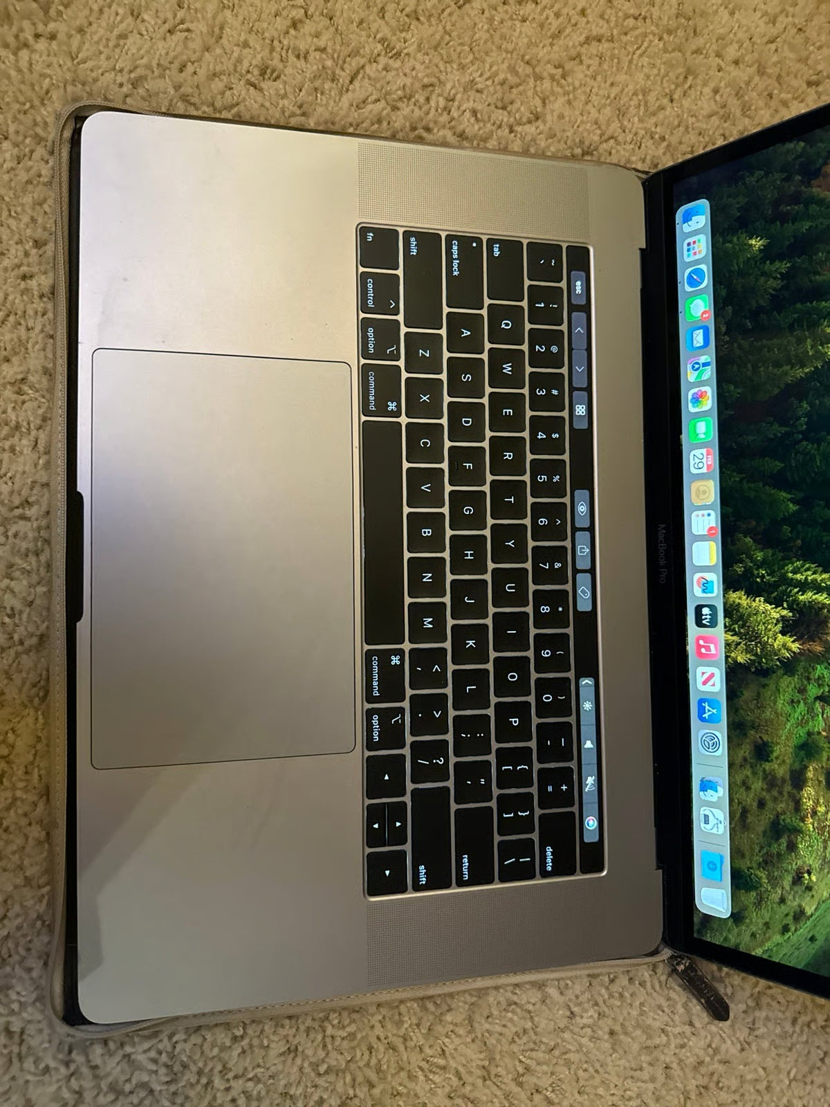 2018 macbook pro 8H66