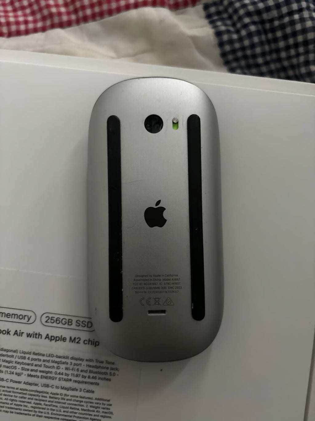 13.6-inch Macbook air with apple M2 chip and apple magic mouse included 6R33