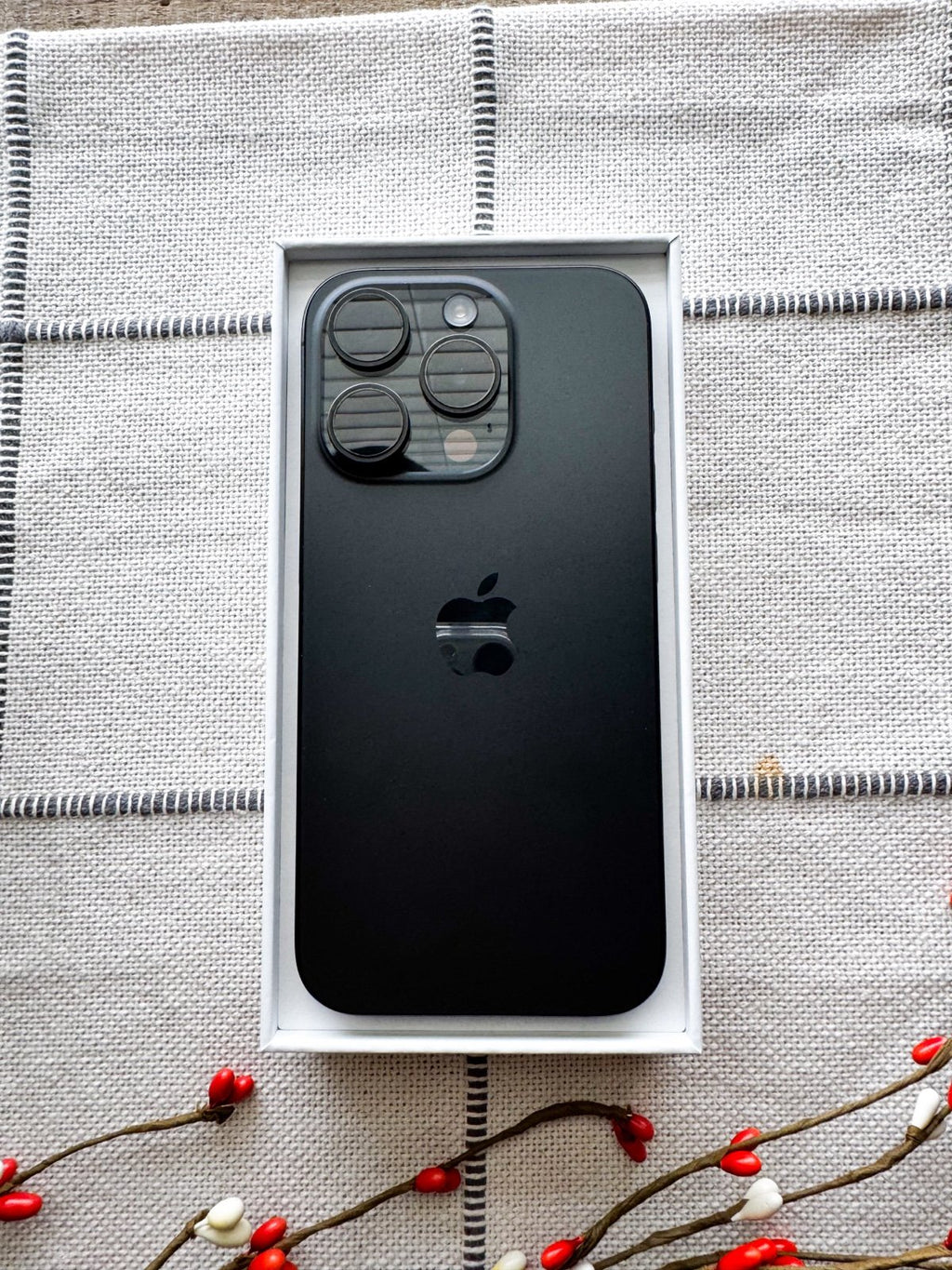 Black Titanium IPhone 15 pro 128gb (unlocked) 7V99