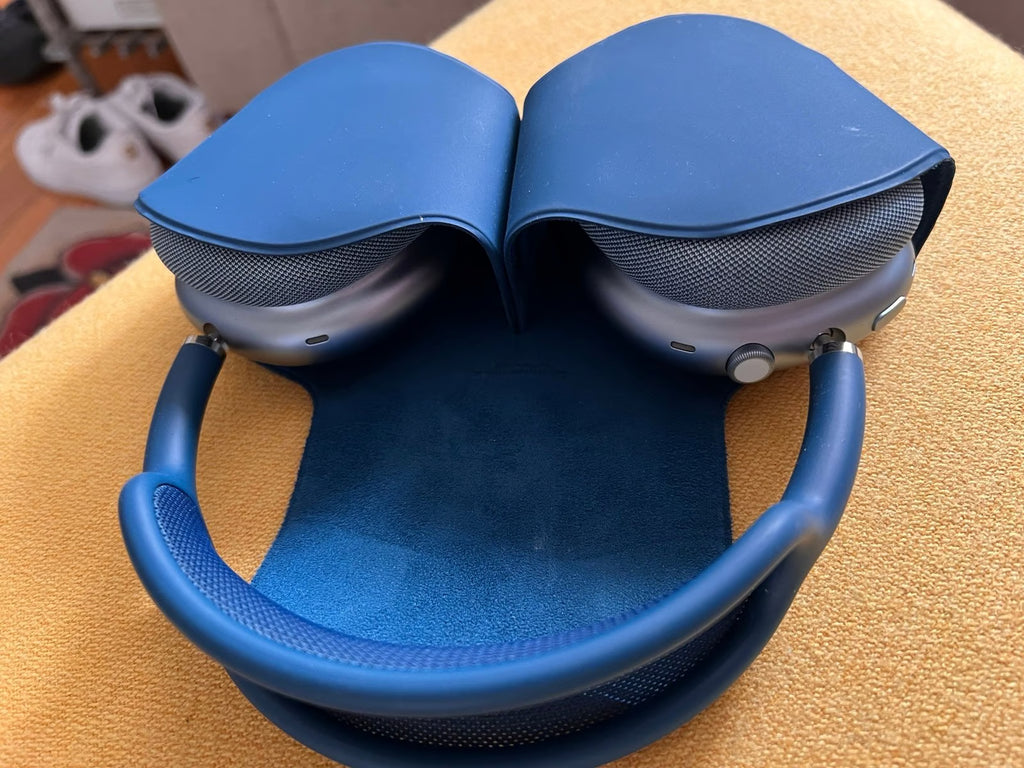 Apple AirPods Max with Smart Case in Sky Blue 9Y62