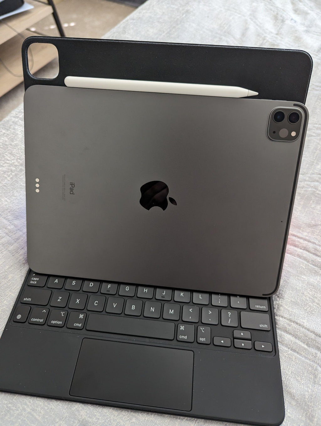 11"" iPad Pro 3rd Gen 128GB M1 Like New w/accessories 7K15