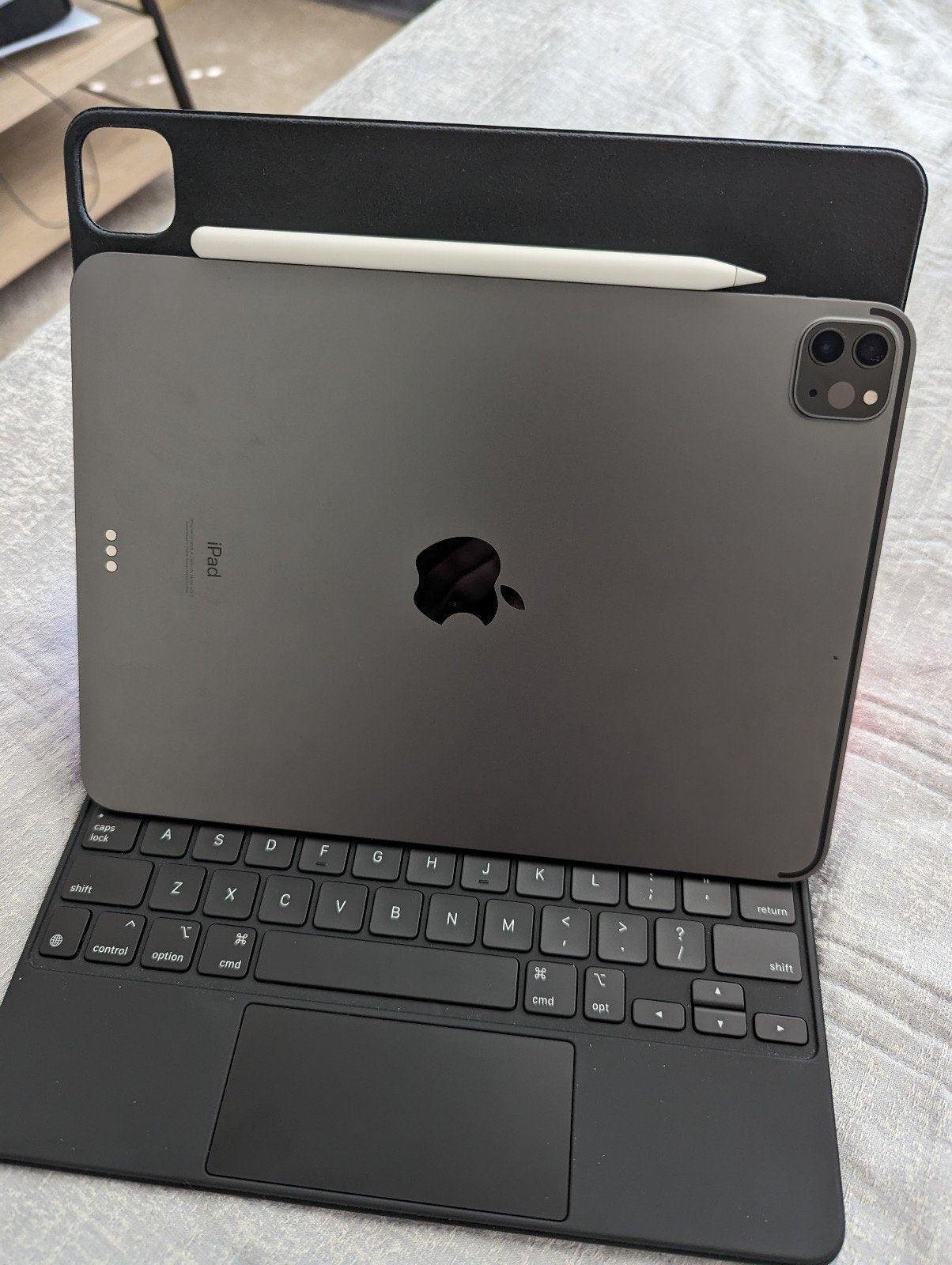 11"" iPad Pro 3rd Gen 128GB M1 Like New w/accessories 7K15