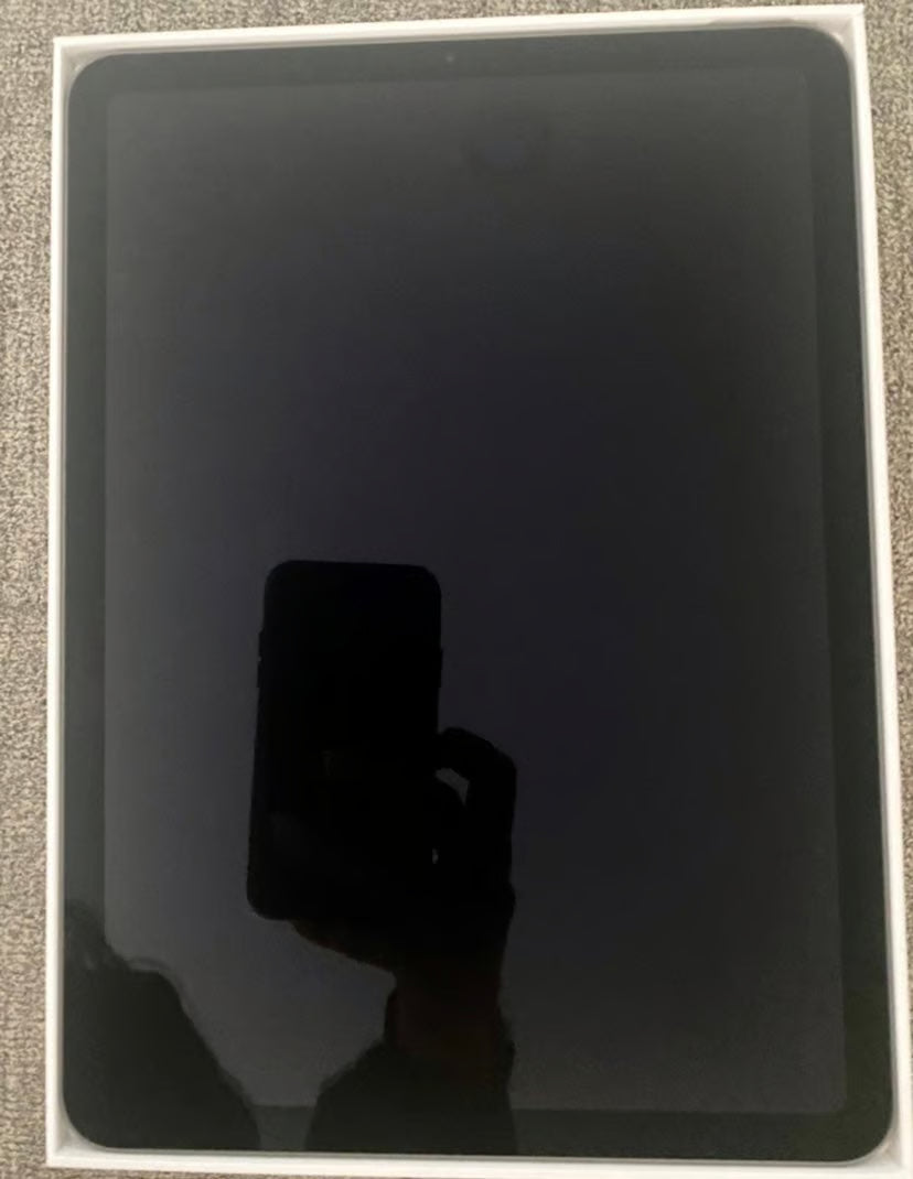 Apple iPad Air 4th Generation 64 GB in Space Gray with keyboard 5E96