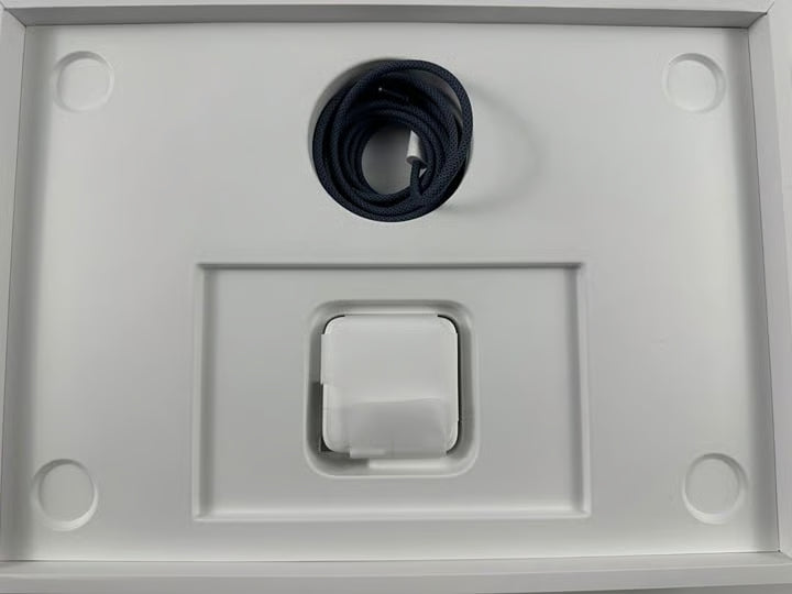 Apple Macbook Air 13.6"" M3 (2024) 8GB RAM 256GB Storage - Midnight (MRXV3L) 7M28