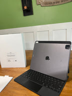 Like New iPad Pro- 12.9�?5th Generation 128GB 6E25
