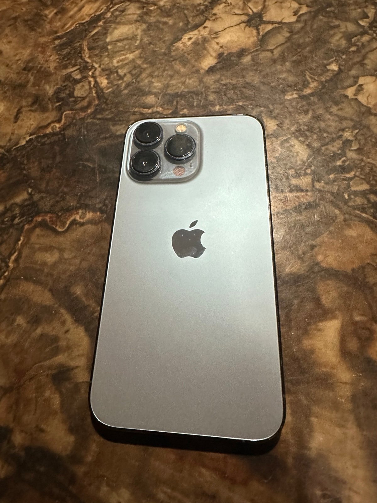 Apple iPhone 13 Pro 256 GB in Sierra Blue unlocked 8V58