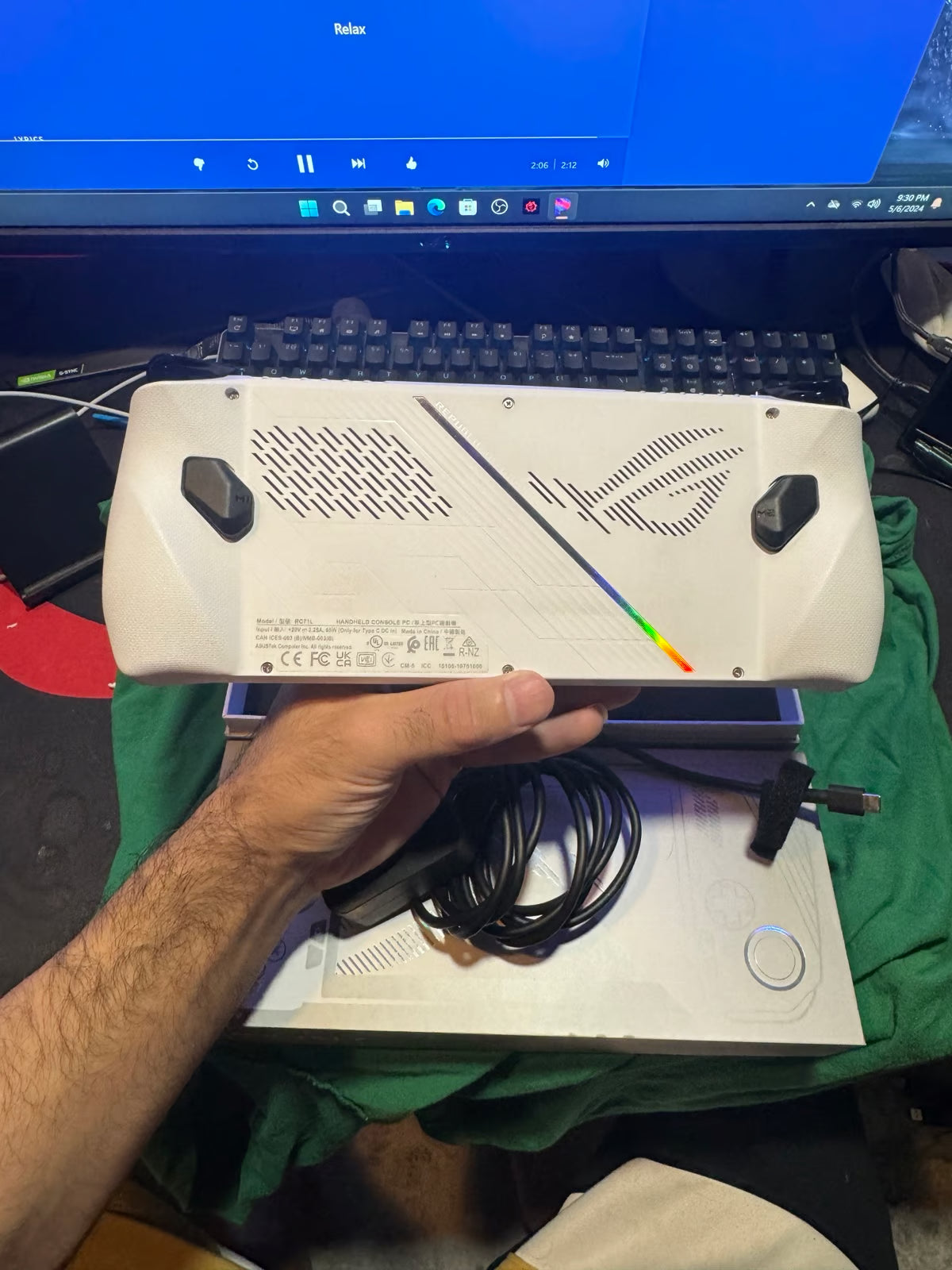 ASUS - ROG Ally 7"" 120Hz FHD 1080p Gaming Handheld - AMD Ryzen Z1 Extreme 512GB 8B99