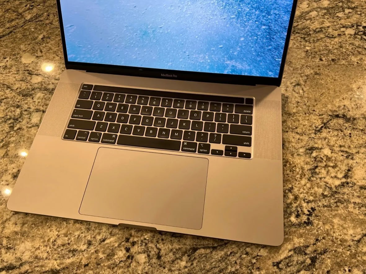 macbook pro 16 inch 6W27