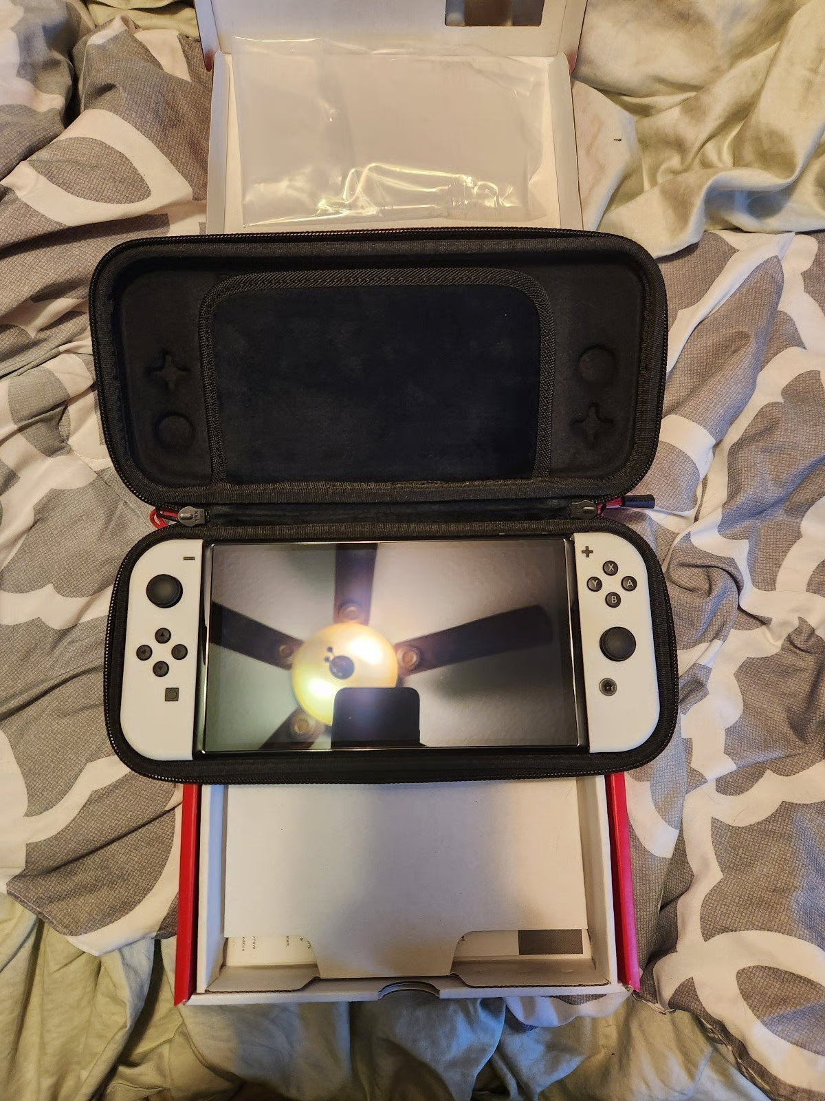Nintendo Switch OLED Bundle White with protective case 5E51
