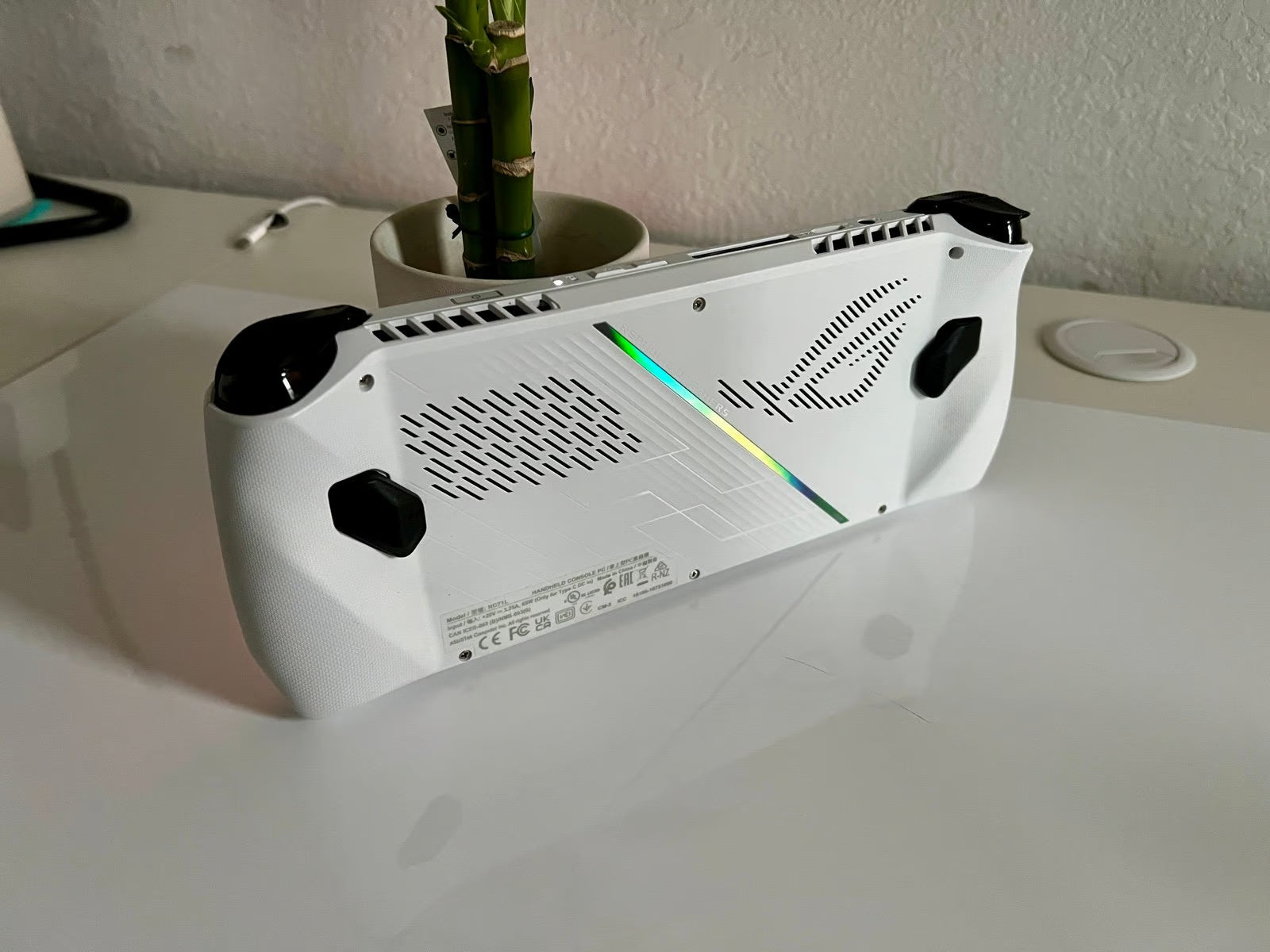 Asus Rog Ally Z1 Extreme 512gb 2W96