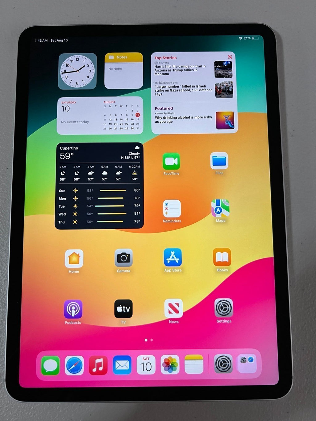 Apple iPad Pro 2nd Generation 128 GB in Silver 11-inch Celluar (Unlocked) 8J57