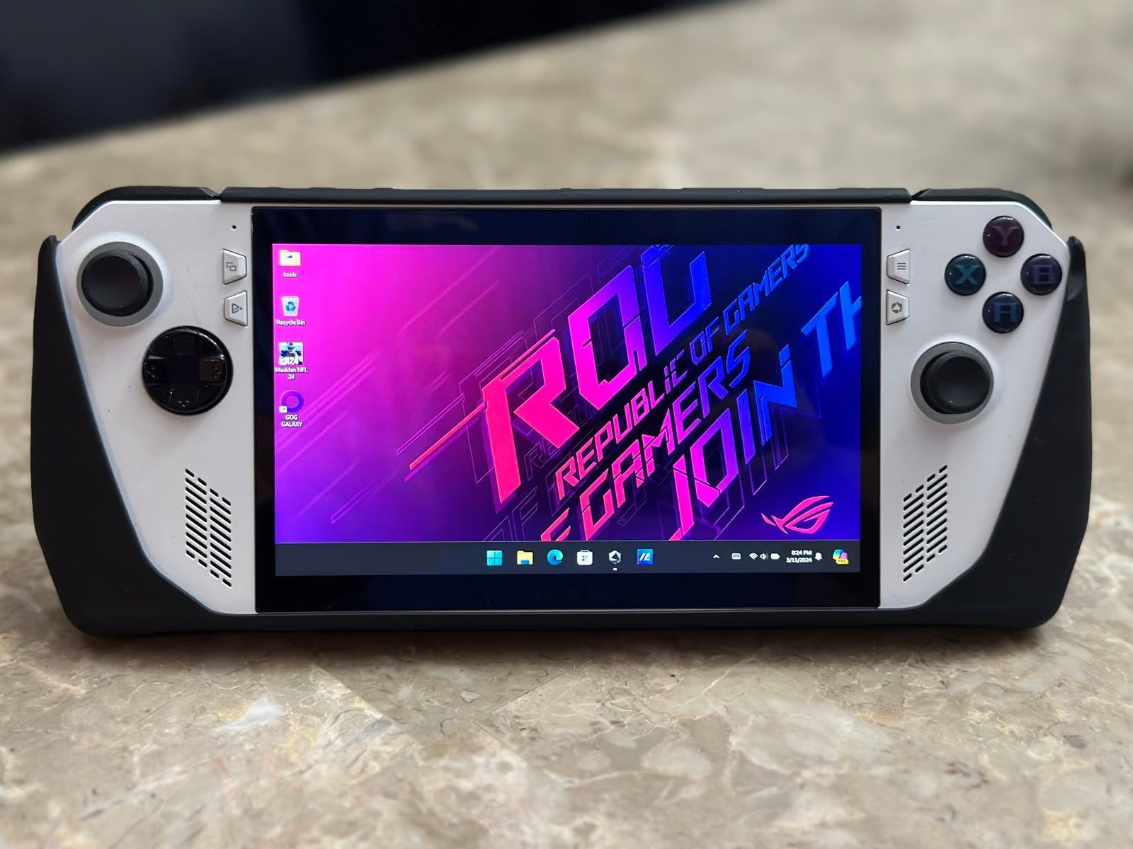 ASUS rog ally z1 extreme 1TB 1V35