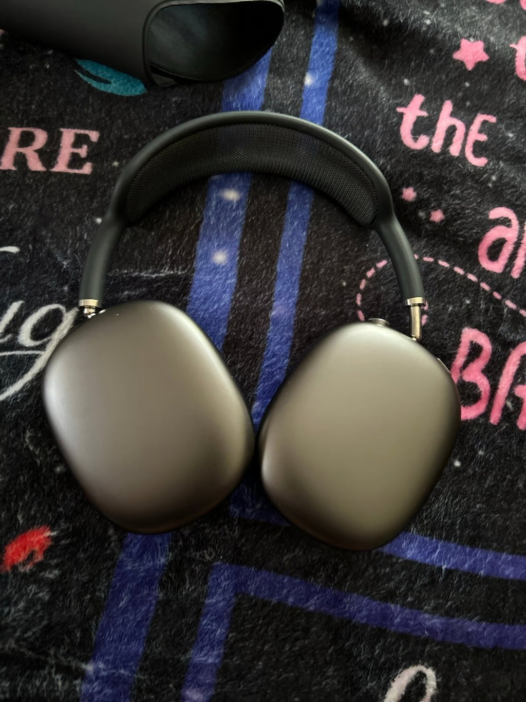 Apple AirPods Max with Smart Case in Space Gray 8U65