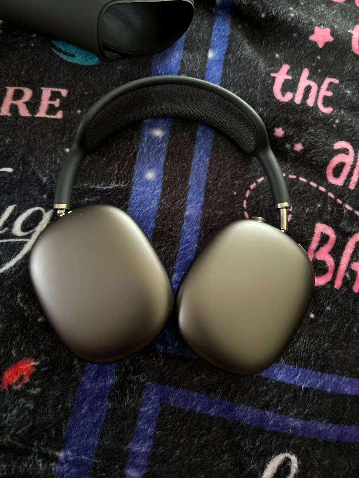 Apple AirPods Max with Smart Case in Space Gray 8U65