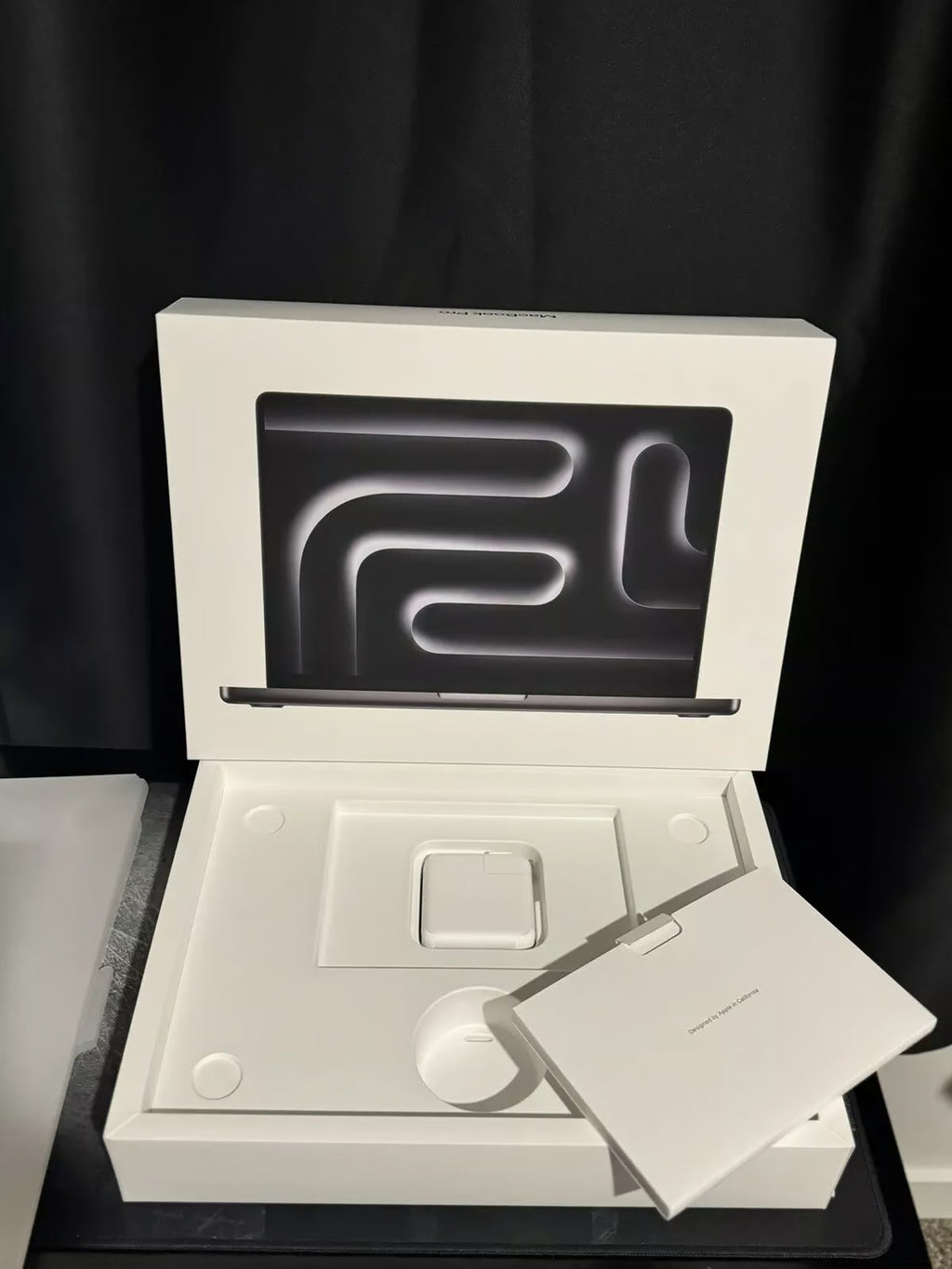 MacBook Pro 14 Nov 2023 M3 Pro 11-Core / 14-Core GPU 18GB 512GB Space Black 2N11