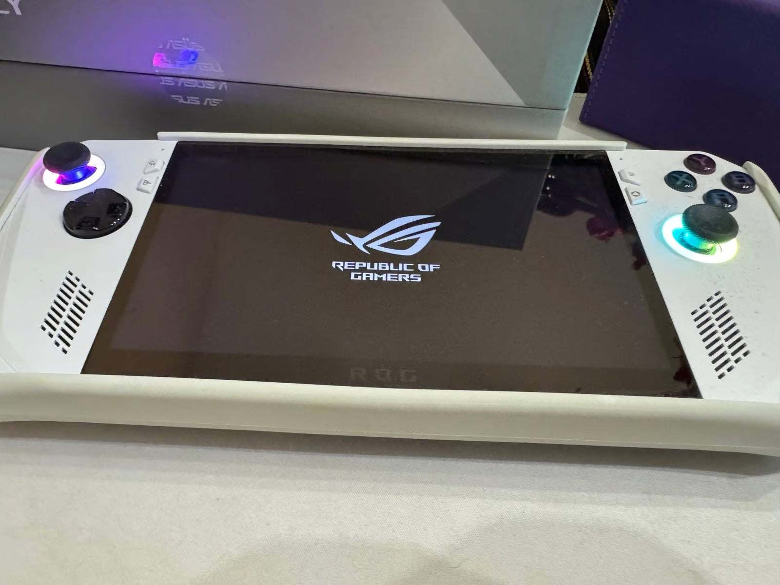 ASUS rog ally z1 extreme 6M21