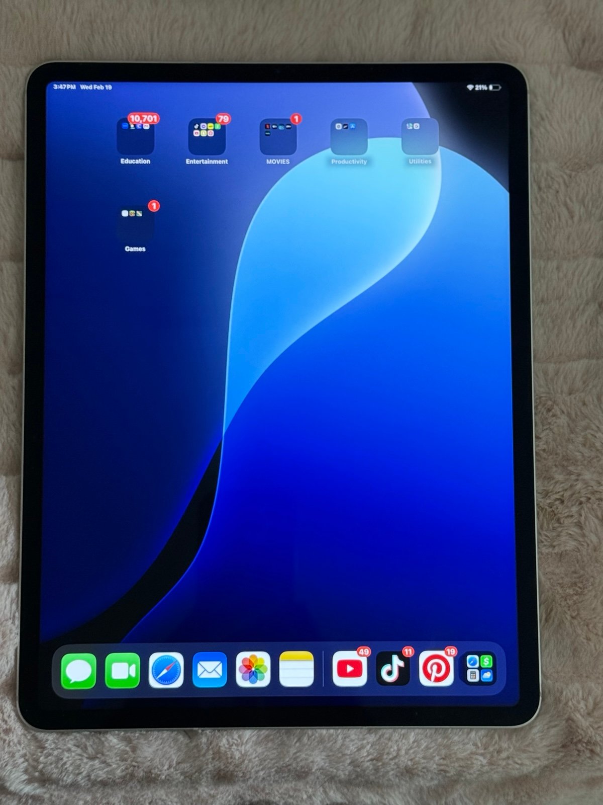 iPad Pro 12.9�?(6th Gen) - Great Condition + Keyboard 6M66