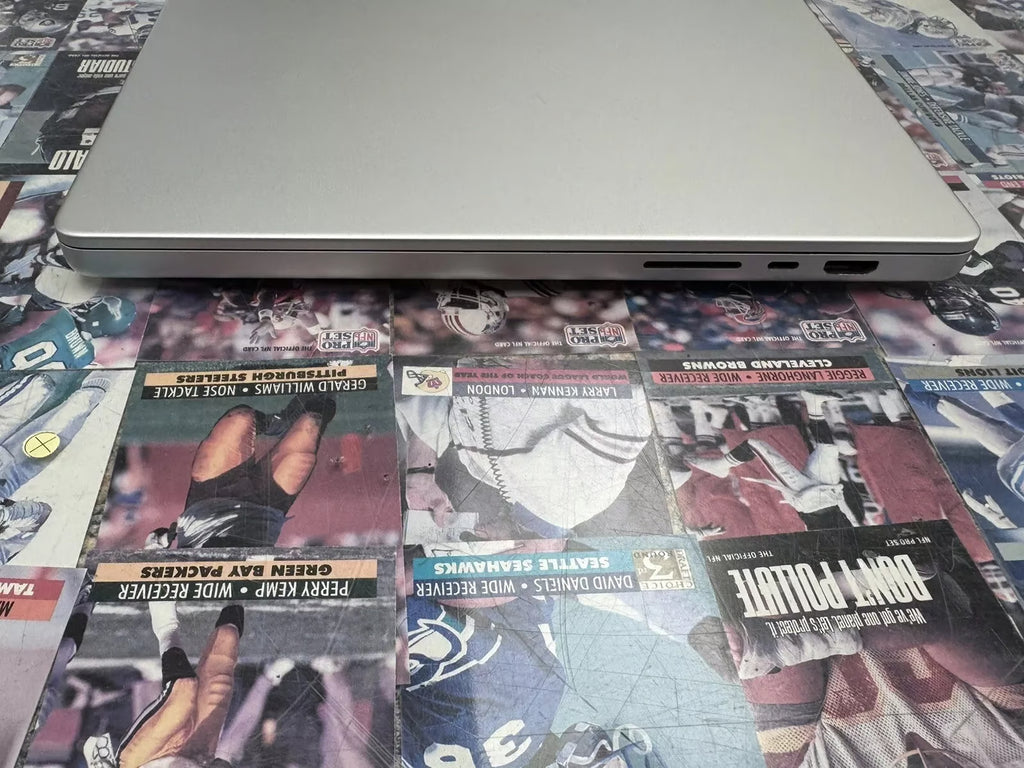 MacBook Pro 16鈥?2023 A278p 16GB 512GB M2 Pro Laptop Cycle Count 129 7P23