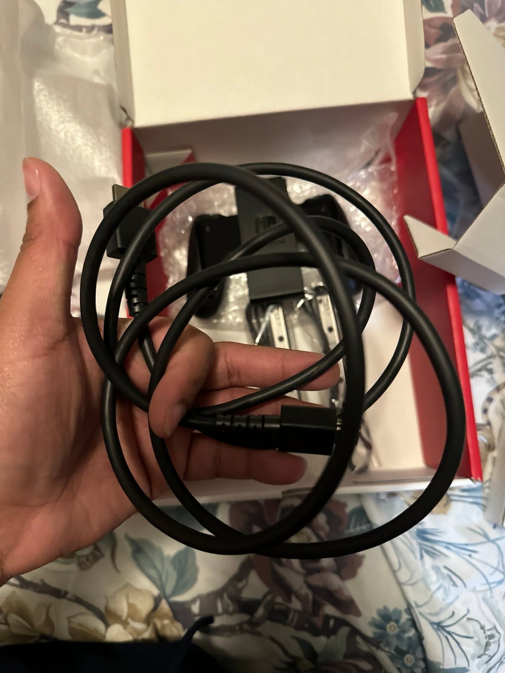 Nintendo Switch OLED with Pok茅mon scarlet 6T81