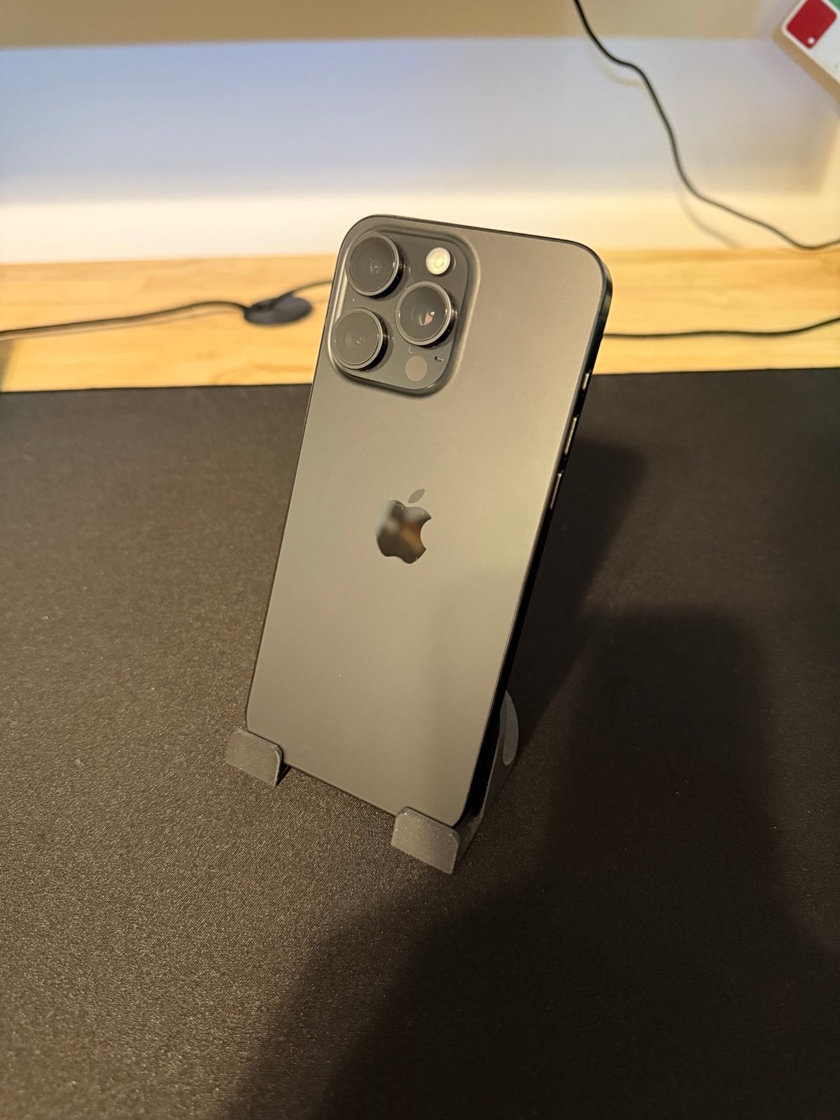 Apple iPhone 15 Pro Max Black Titanium 256GB CARRIER UNLOCKED 7S93