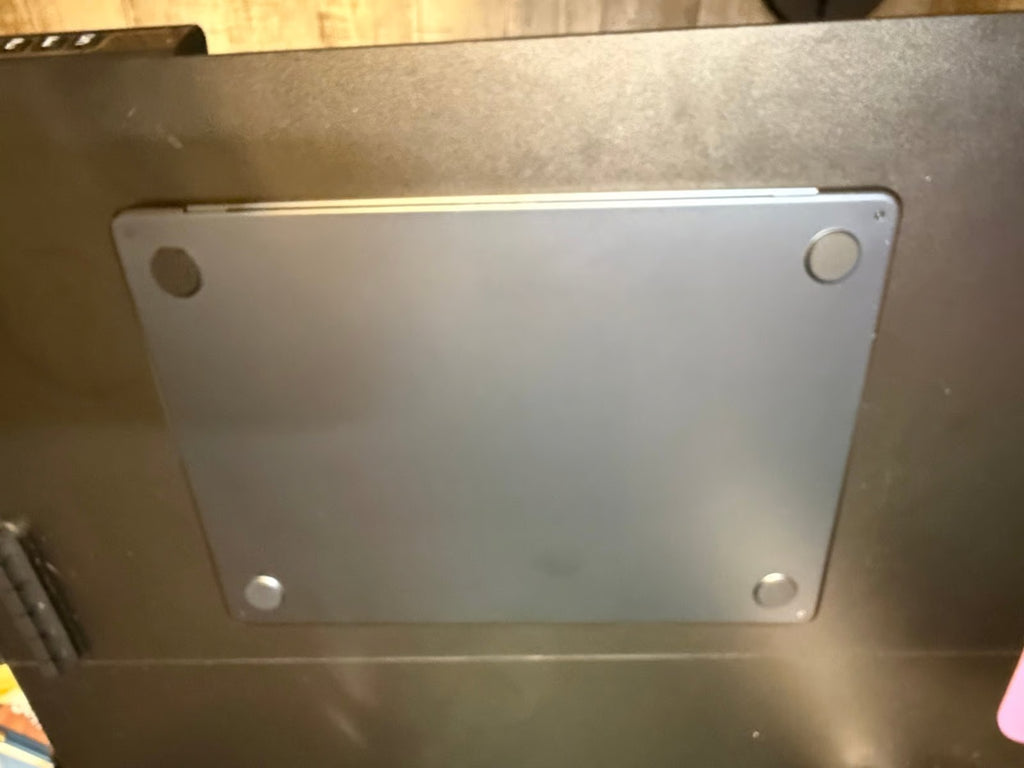 macbook air 2022 & Magic Mouse 6H37