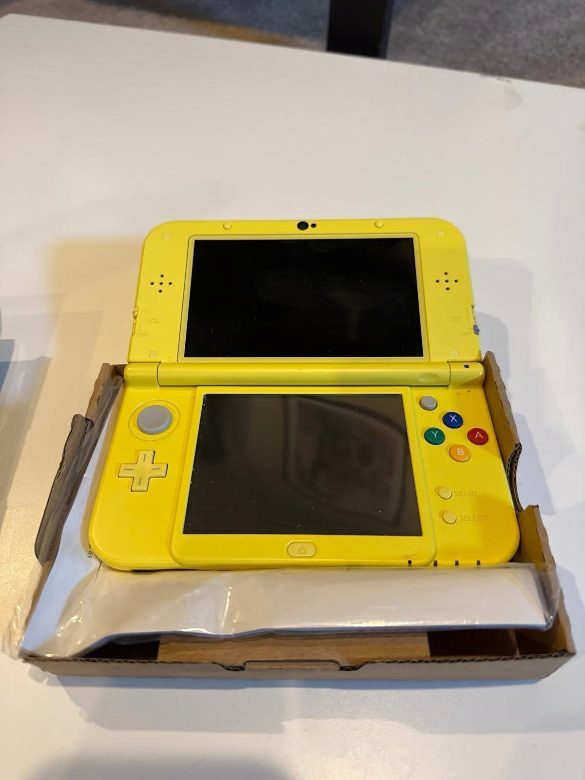 New Nintendo 3DS XL Pokemon pikachu yellow edition