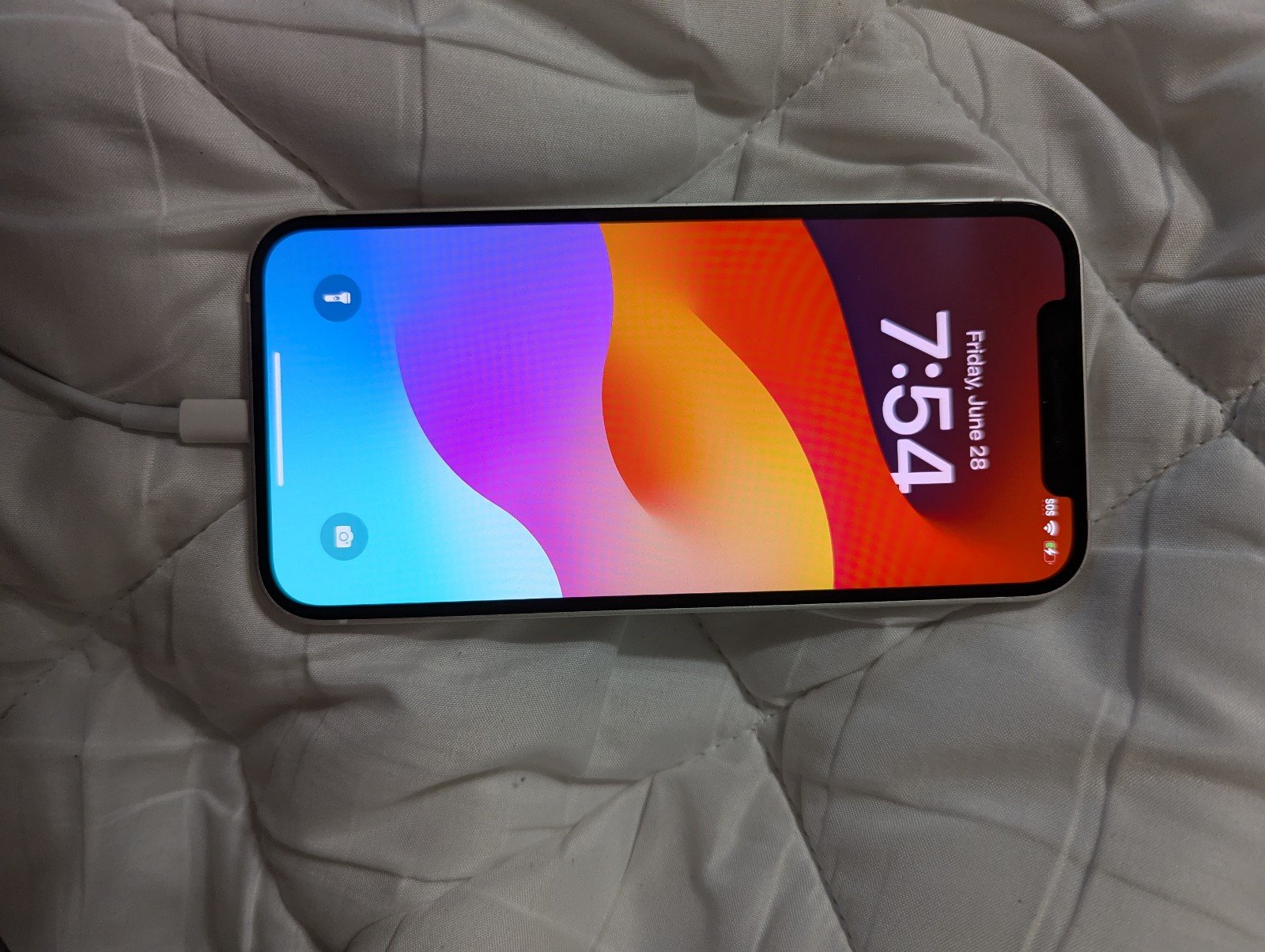 Apple iPhone 12 128 GB in White 8Y76