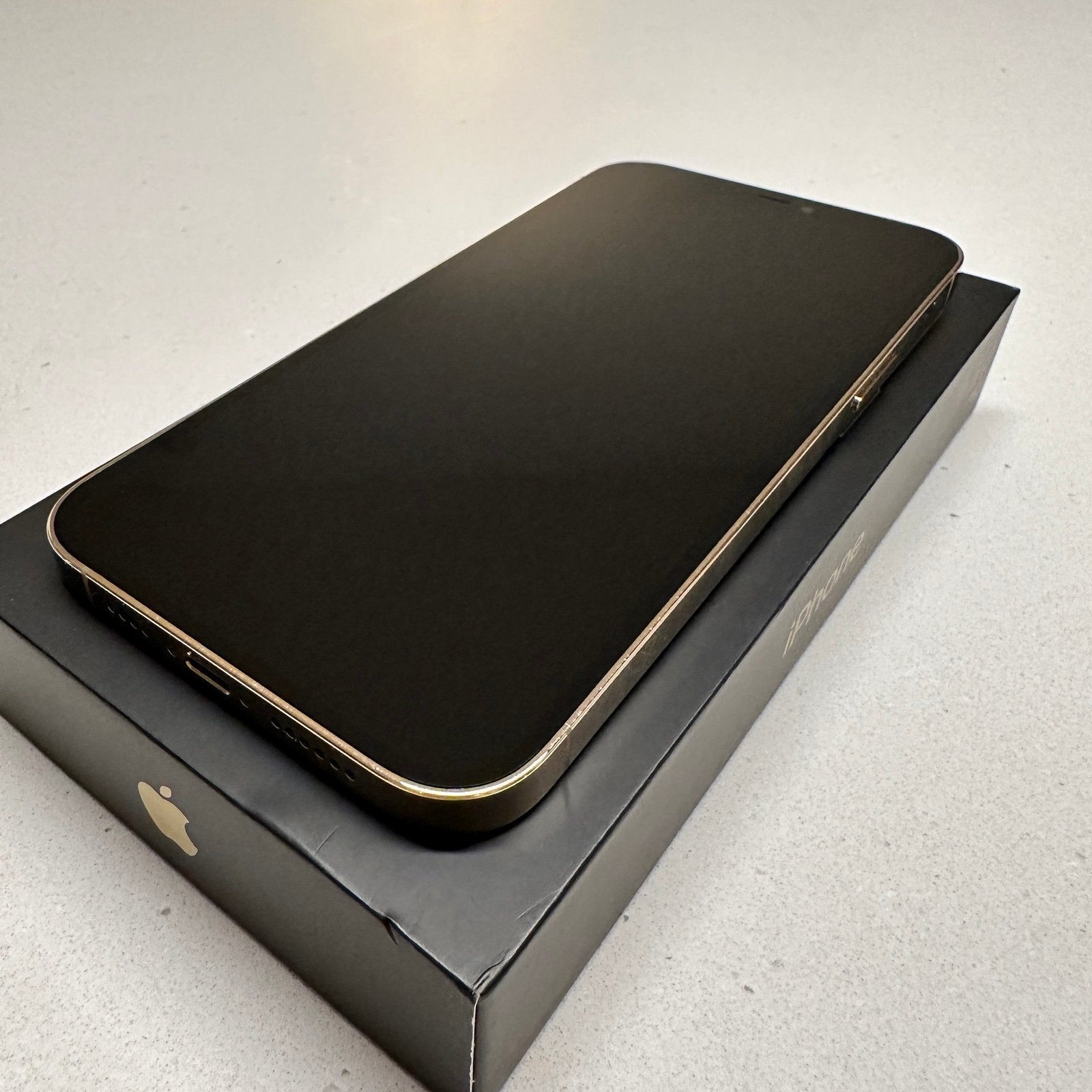 Apple iPhone 12 Pro Max Gold 256GB (Unlocked) Excellent Like New Condition 8R23
