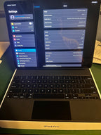 iPad Pro 12.9 5th generation bundle 7D78