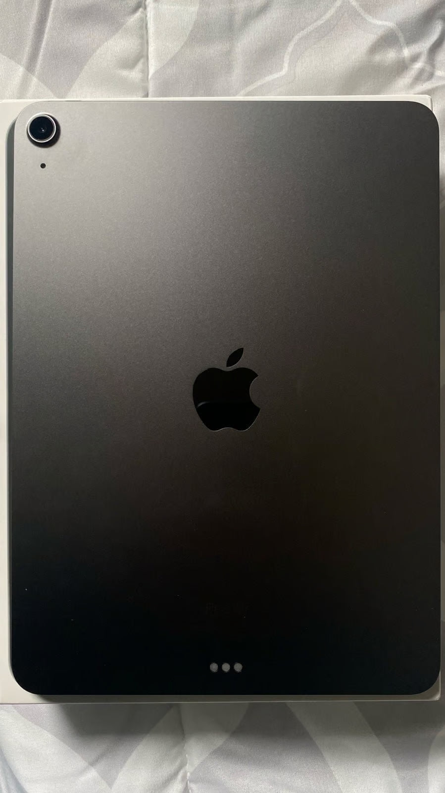 Apple iPad Air 5th Generation 256 GB 8W72