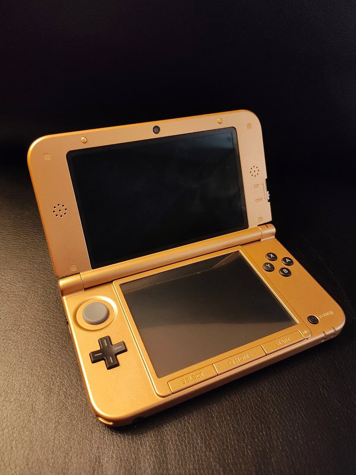Nintendo 3DS XL The Legend of Zelda Triforce in Gold